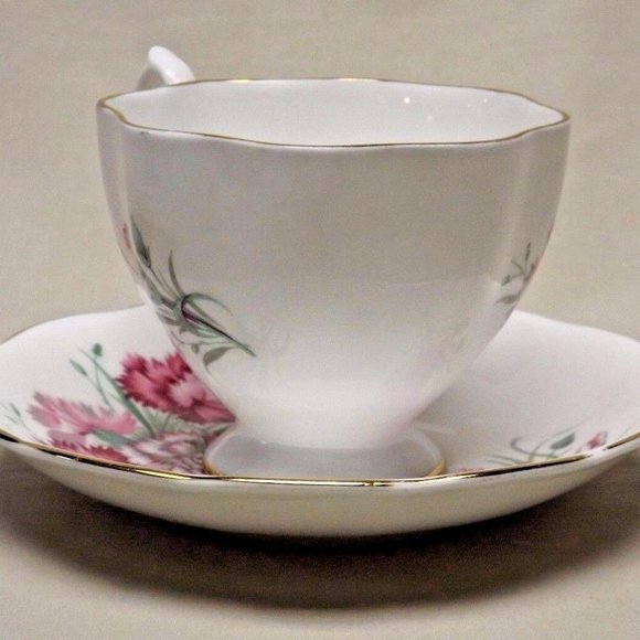 Queen Anne Fine Bone China England Floral Footed Tea Cup and Saucer - Picture 8 of 15